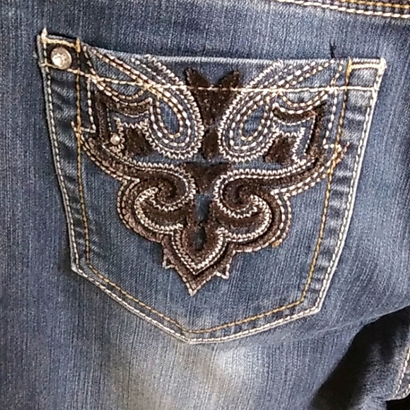 Premium Vanity Collection - Picture 3 of 5